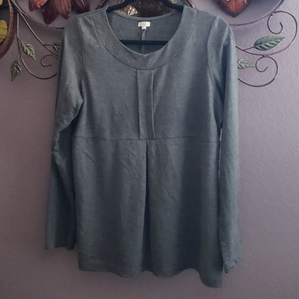 Long sleeve grey shirt
